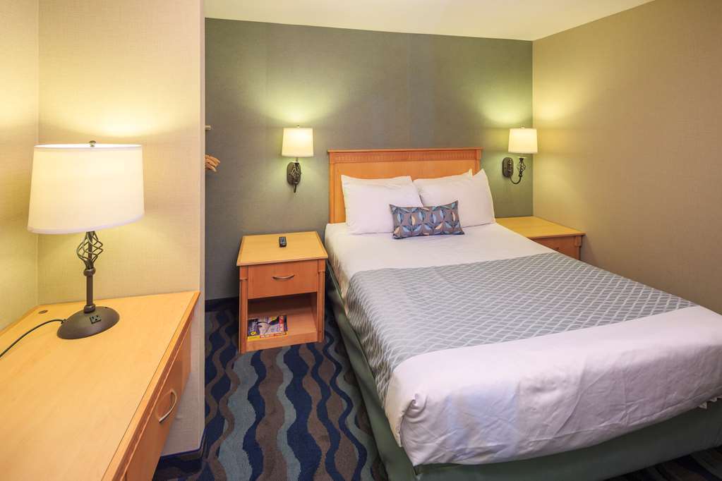 Accent Vancouver Airport 3*
