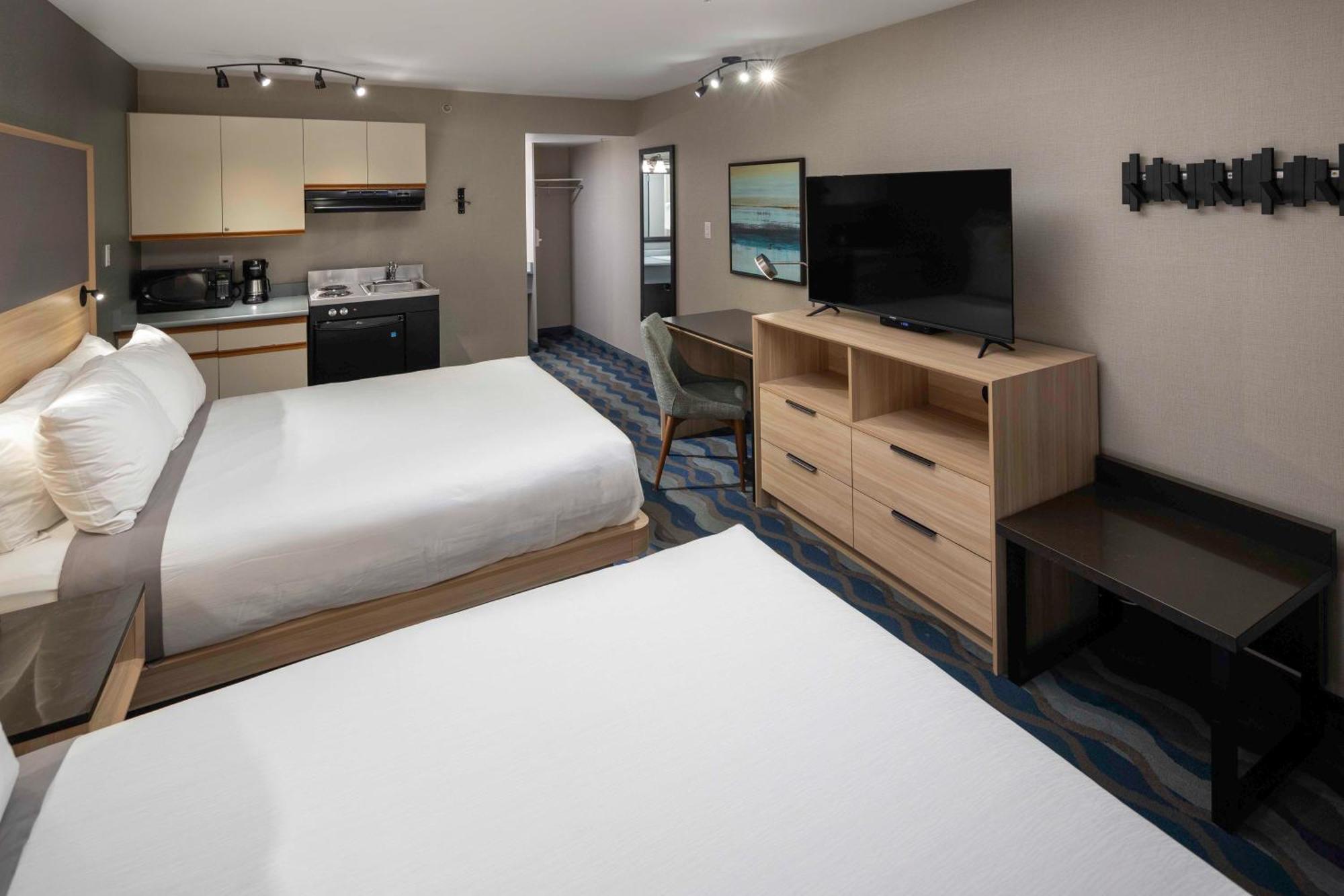 Accent Vancouver Airport Hotel 3*