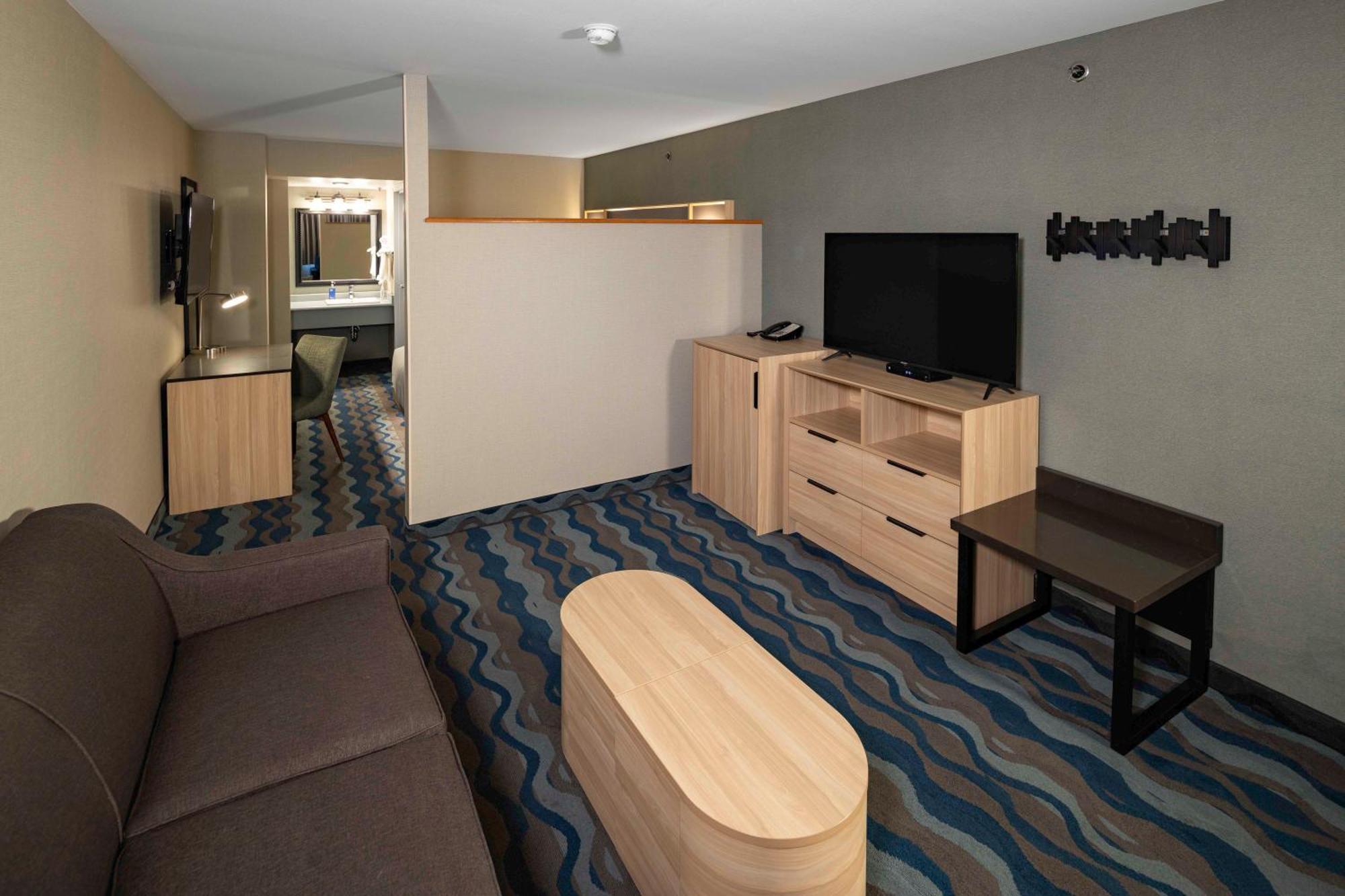Accent Vancouver Airport 3*