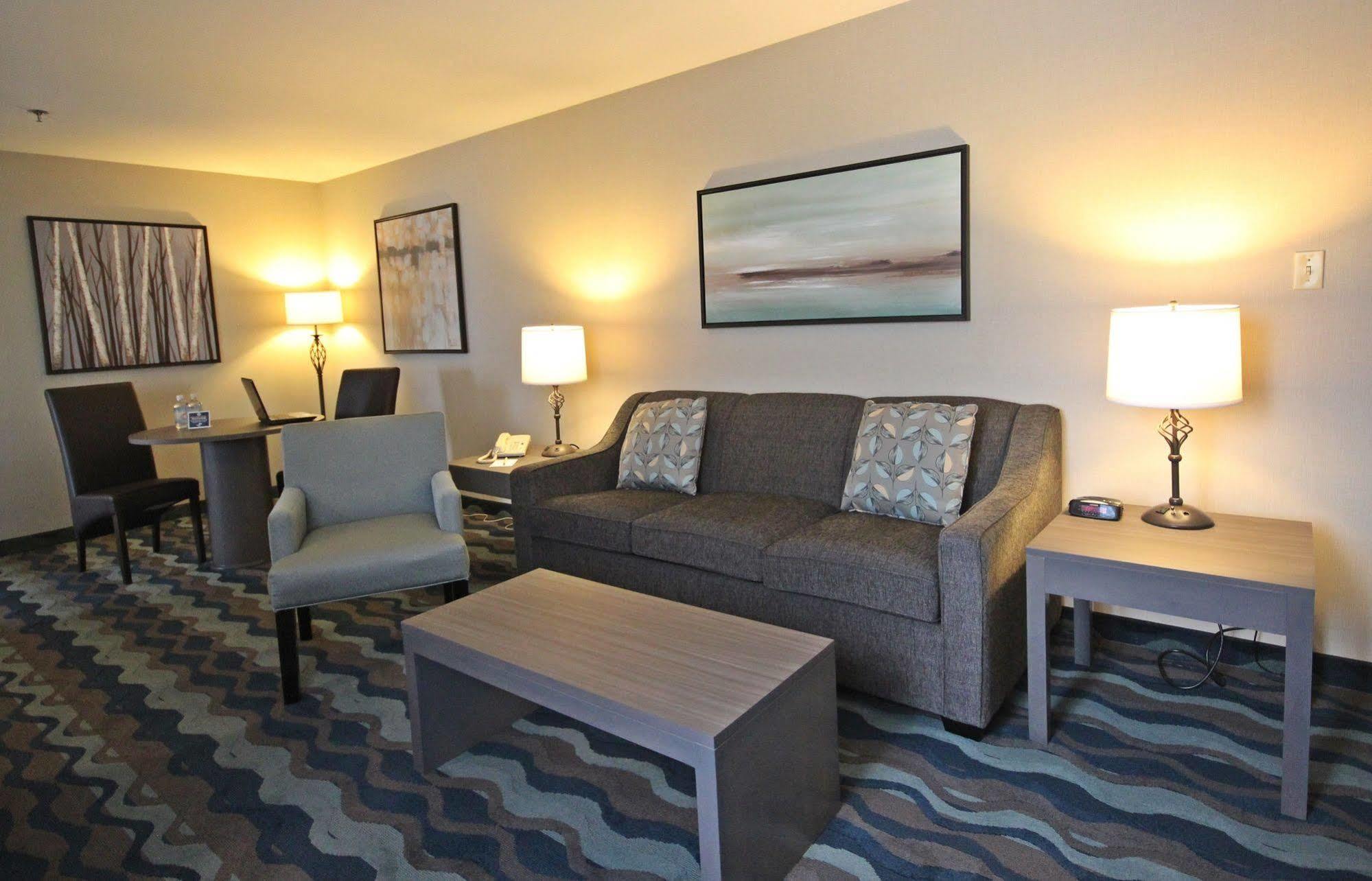 Accent Vancouver Airport 3*